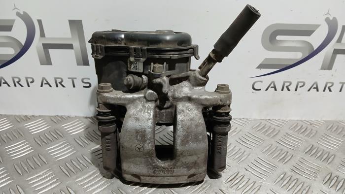 Etrier de frein (pince) arrière gauche d'un Mercedes A-Klas, Autos : Pièces & Accessoires, Freins & Transmission, Utilisé, 3 mois de garantie