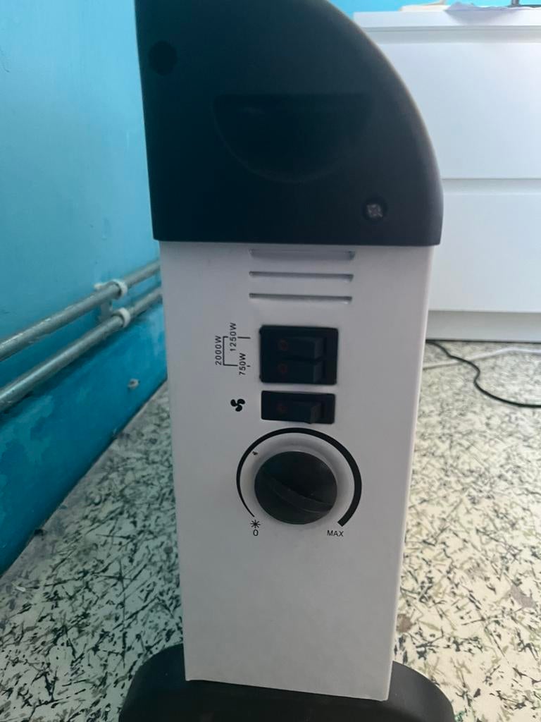 Radiateur électrique, 800 watts ou plus, Comme neuf, Enlèvement, Haut rendement (HR)