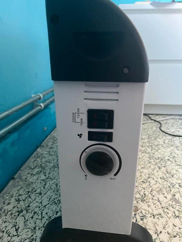 Radiateur électrique, Bricolage & Construction, Chauffage & Radiateurs, Comme neuf, Radiateur, 800 watts ou plus, 30 à 80 cm, 60 à 150 cm