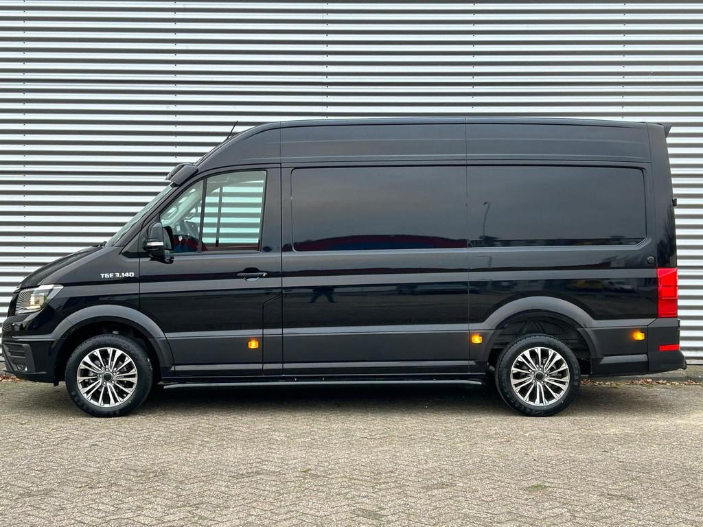 MAN TGE 3.140 L3H3 Automaat 140PK Zwart Black Lion Cruise co, Auto's, Gebruikt, Euro 6, 4 cilinders, Zwart