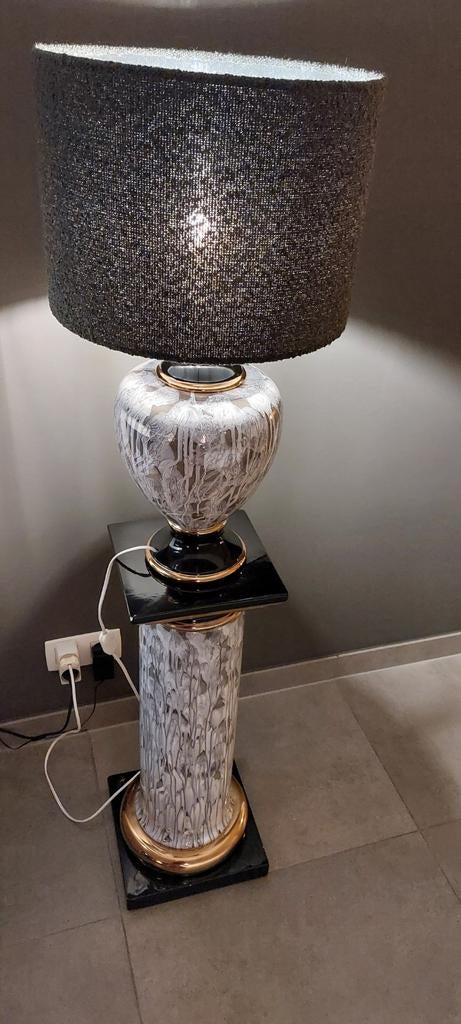 Lampe sur pied, Enlèvement