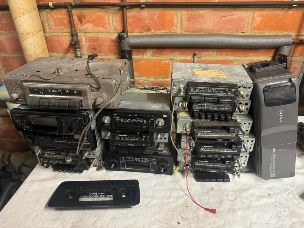 Collectie oude autoradio’s MOET WEG!, Audio, Tv en Foto, Radio's, Zo goed als nieuw, Radio, Ophalen