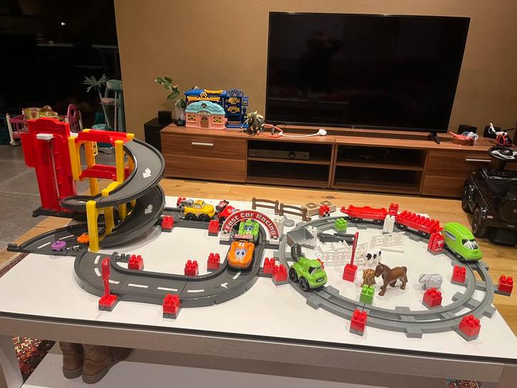 2 racebanen, Enfants & Bébés, Jouets | Circuits, Comme neuf, Circuit, Manuelle, Autres marques, Avec looping, À monter soi-même