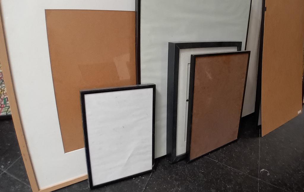 cadres différents formats pour photos affiches ou peintures, Maison & Meubles, Accessoires pour la Maison | Cadres, Comme neuf