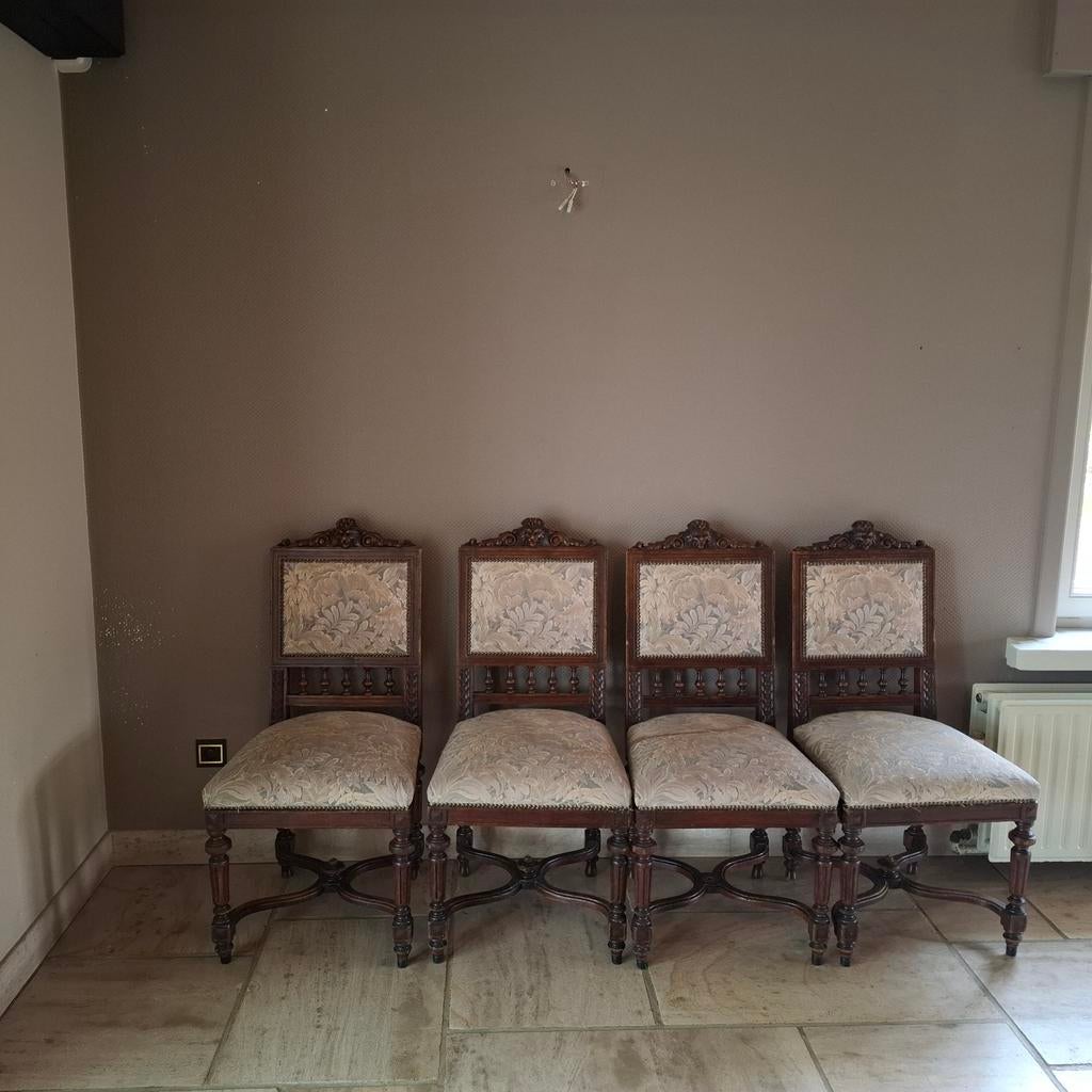 Chaises anciennes, Enlèvement