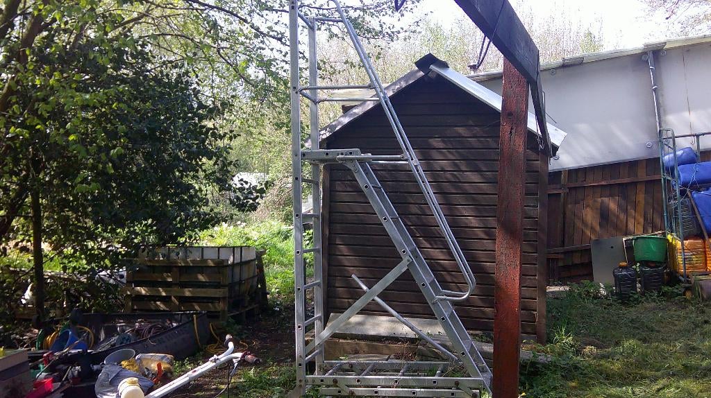 échelle (8marches) avec plateau roulettes pour déplacement., Enlèvement, Utilisé, Échelle, 2 à 4 mètres