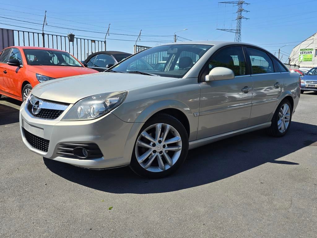 OPEL VECTRA GTS 1800CC BENZINE 03/2008 197000KM MET GPS A/C, Auto's, Opel, Voorwielaandrijving, 173 g/km, Zwart, 4 cilinders