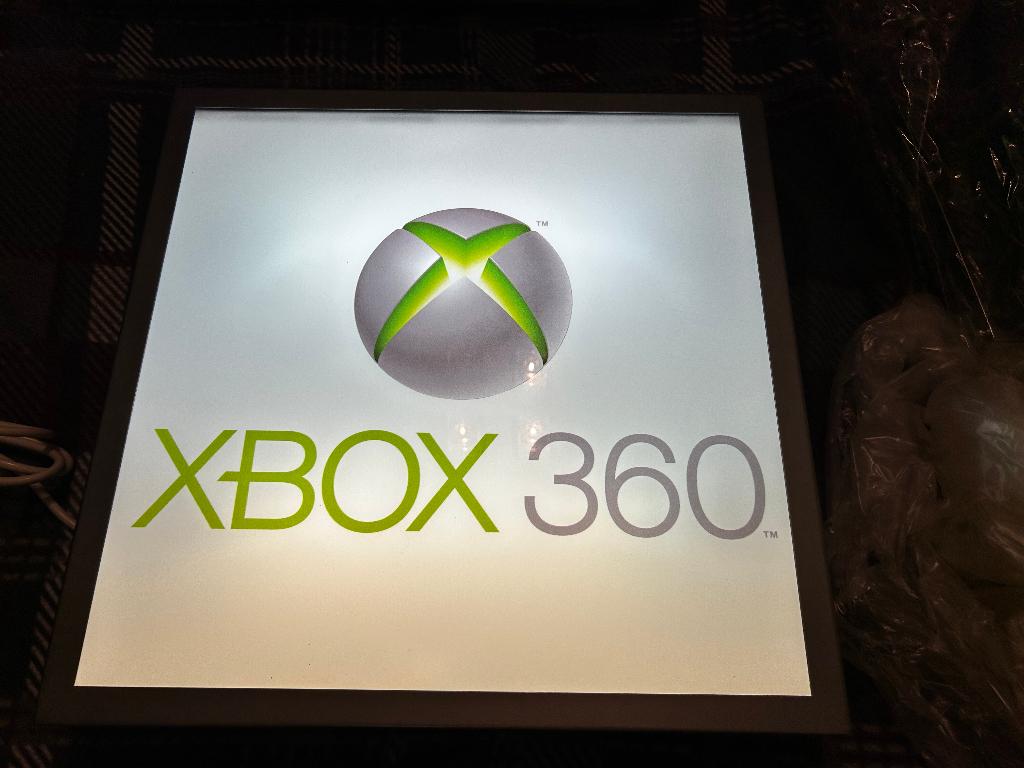 Xbox 360 licht in originele doos (hangend model), Games en Spelcomputers, Spelcomputers | Xbox | Accessoires, Ophalen, Zo goed als nieuw
