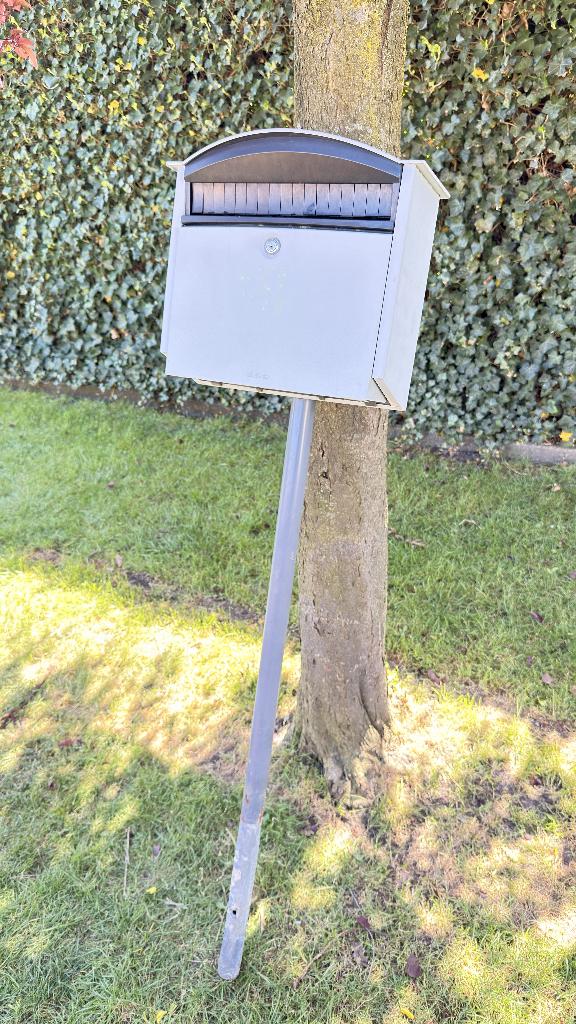 Brievenbus Brabantia B700, Jardin & Terrasse, Boîtes aux lettres, Utilisé, Sur pied, Aluminium, Enlèvement
