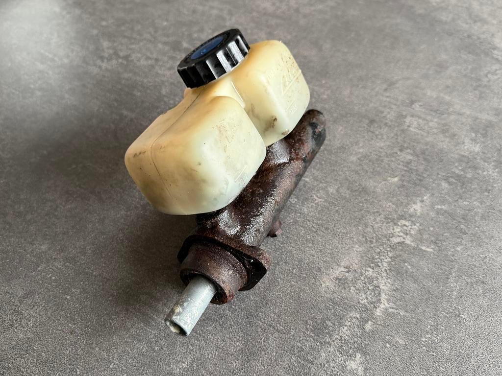 Te herstellen Hoofdremcilinder voor Opel Commodore A, Dieren en Toebehoren, Ophalen, Gebruikt