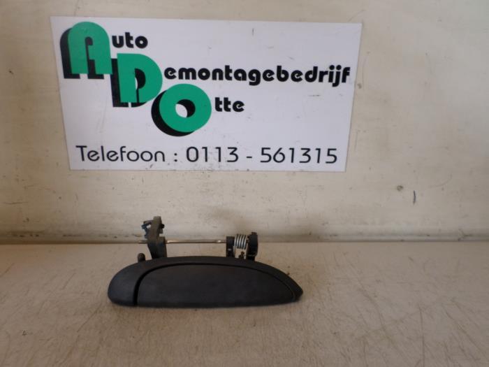 Portiergreep 2Deurs rechts van een Renault Clio (Clio 2 01-), Auto-onderdelen, Carrosserie, Renault, Gebruikt, 3 maanden garantie