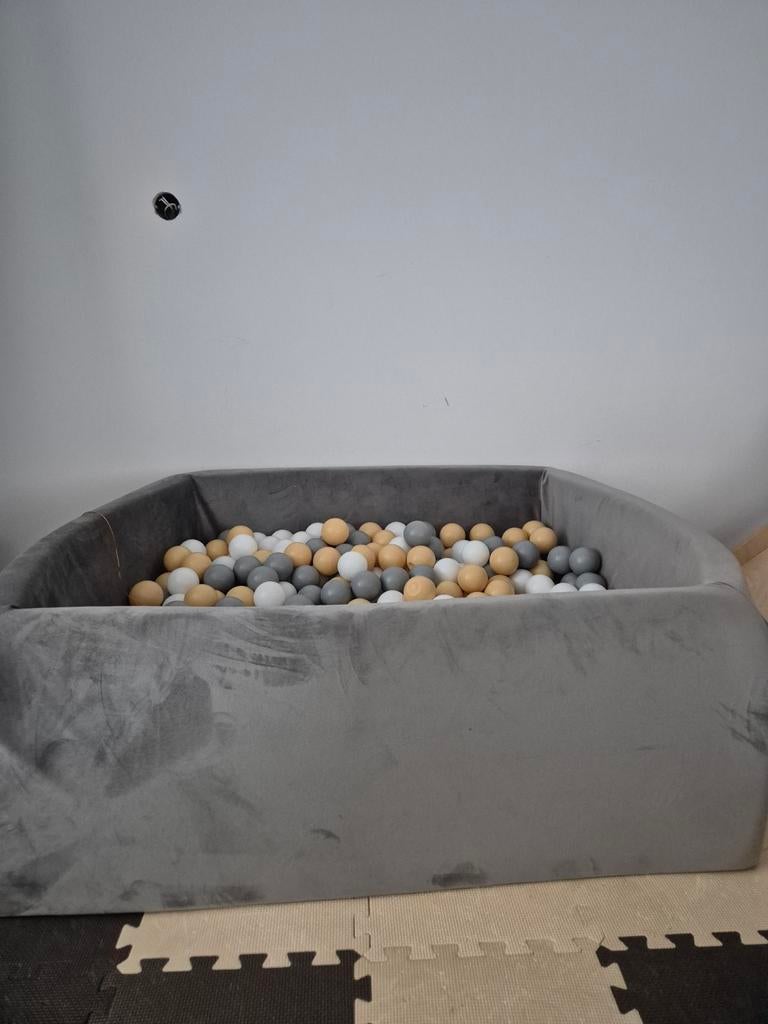 Ballenbad Moje 110x110 cm + 600 ballen, Verzamelen, Speelgoed, Ophalen