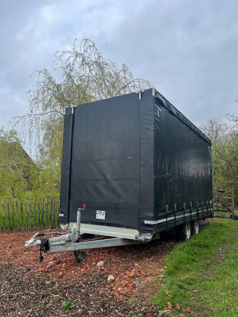 Zware professionele 3,5T ahw + huif: 5m- verlaagd chassis, Enlèvement, Comme neuf