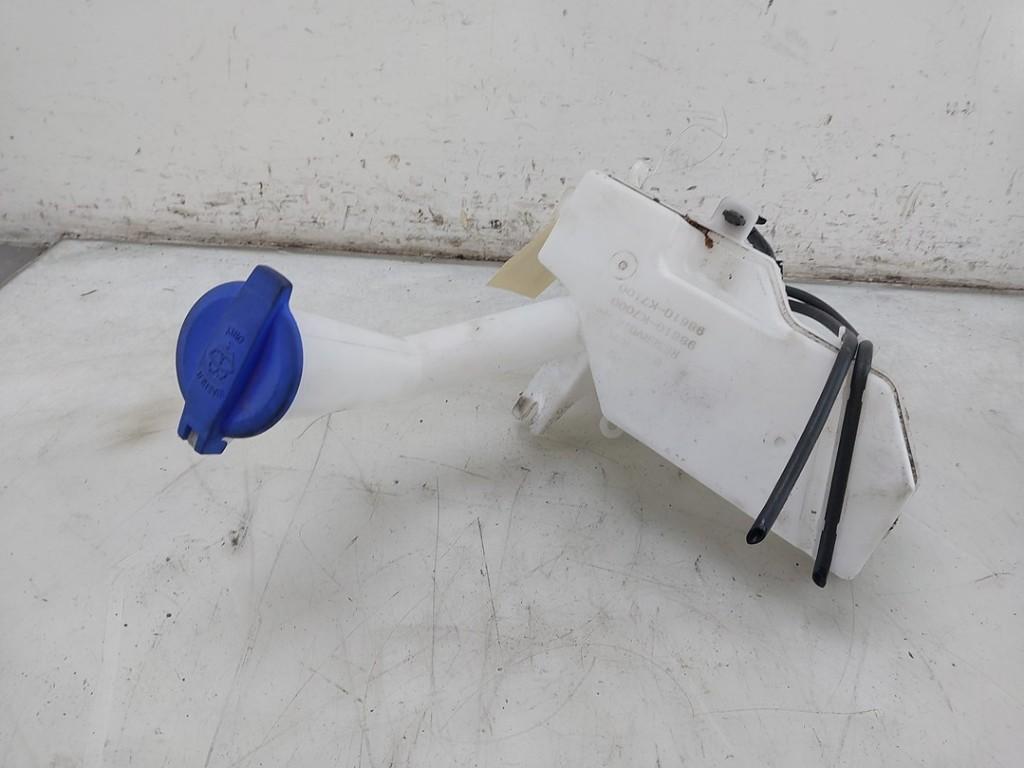 RUITENSPROEIERRESERVOIR VOOR i10 (|98610K7000|98610K7100|), Hyundai Motor Deutschland GmbH, Gebruikt, Kaiserleipromenade 5
63067  Offenbach am Main, DE