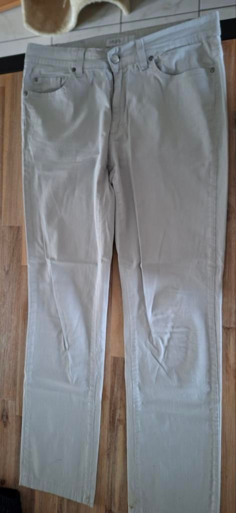Lichtgrijze zomerbroek maat 38/40, Kleding | Dames, Broeken en Pantalons, Ophalen of Verzenden, Gedragen, Maat 38/40 (M), Grijs