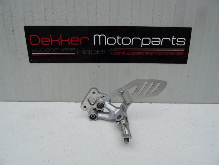 Linker Schetsplaat / Voetsteun Suzuki GSXR750 GSXR600 2006 >, Motoren, Onderdelen | Suzuki, Gebruikt, Ophalen of Verzenden