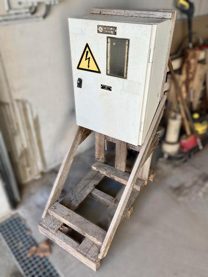 Werfkast elektriciteit, Doe-het-zelf en Bouw, Elektriciteit en Kabels, Gebruikt, Overige typen, Ophalen