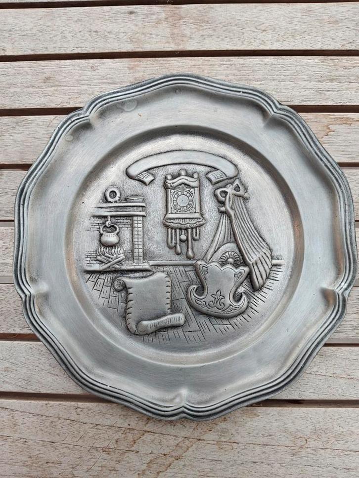 tinnen wandbord met nostalgische interieurscène – Gecazo 92%, Antiek en Kunst, Antiek | Tin, Verzenden
