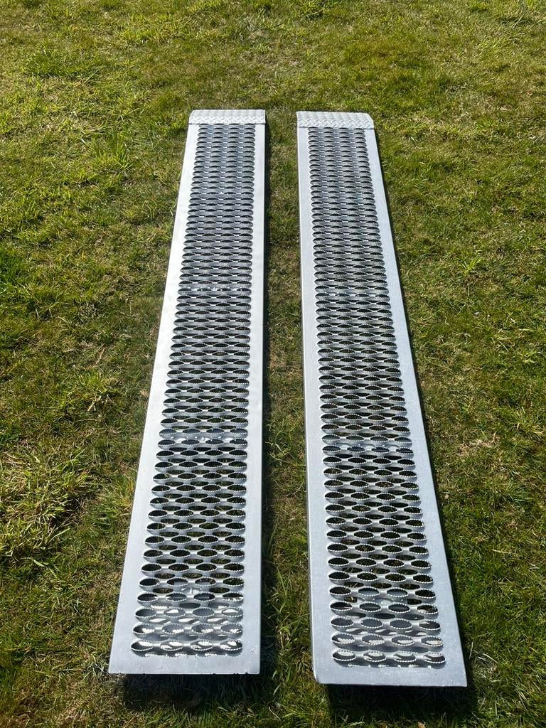 Zeer stevige oprijplaten in top conditie, Ophalen, Zo goed als nieuw