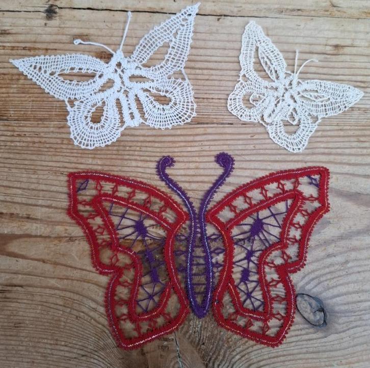 3 Gekantkloste vlinders, Antiek en Kunst, Curiosa en Brocante, Ophalen of Verzenden