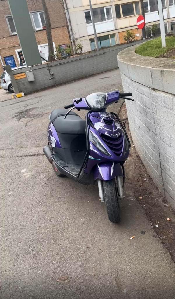 Piaggio zip 2t 70cc, Fietsen en Brommers, Scooters | Piaggio, Zo goed als nieuw, Zip, Ophalen