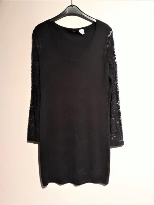 Robe noire avec manches dentelle, Vêtements | Femmes, Robes, Taille 38/40 (M), Enlèvement ou Envoi