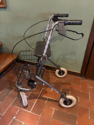 Stevige Zwart/Grijze Rollator met Mandje (MOET WEG) beschikbaar voor biedingen