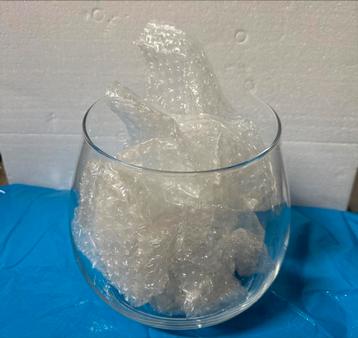 Grote doorschijnende bokaal/vaas, bolvormig h. 19 cm.    beschikbaar voor biedingen