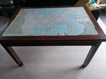 Brocante tafel, eettafel beschikbaar voor biedingen