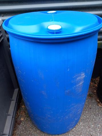 kunststof regenvat 210 liter beschikbaar voor biedingen