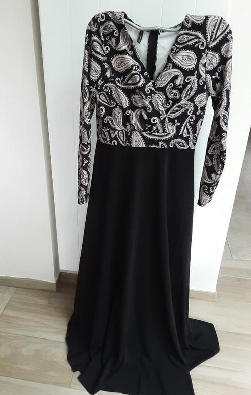 Mooi lang kleed maat Small *New Collection* Hele goede staat, Kleding | Dames, Jurken, Zo goed als nieuw, Maat 36 (S), Zwart, Onder de knie