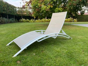 Ligzetel beschikbaar voor biedingen