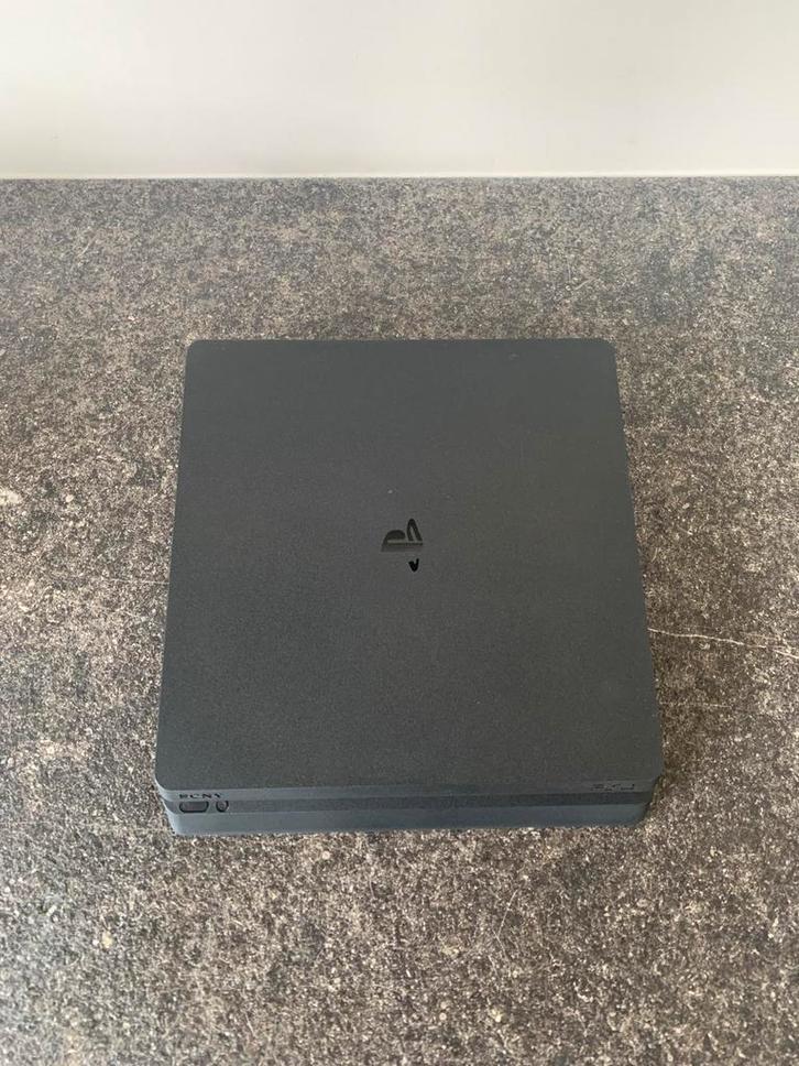 PS 4 slim 500 GB + 2 dual shock controllers, Games en Spelcomputers, Spelcomputers | Sony PlayStation 4, Zo goed als nieuw, Slim