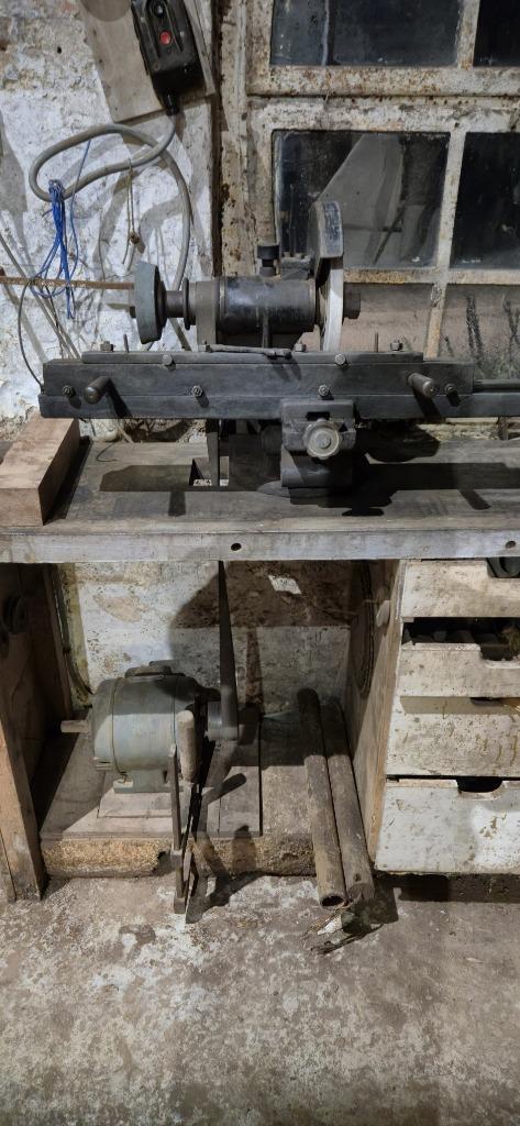 Touret à meuler ancien 220/380V, Doe-het-zelf en Bouw, Gereedschap | Slijpmachines, Gebruikt, Werkbankslijpmachine, Minder dan 700 watt