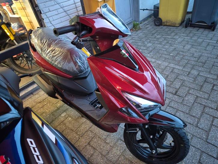 Showroom stock voertuigen uitverkoop wegens verbouwing, Fietsen en Brommers, Scooters | Overige merken, Zo goed als nieuw, Ophalen of Verzenden