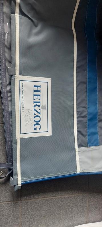4-seizoenen voortent Herzog  beschikbaar voor biedingen