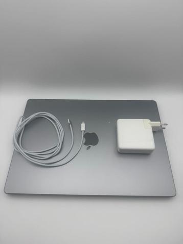 MacBook Pro 16″ 2023 – M2 Pro 12C/19C – 32GB – 1TB - 98% BAT beschikbaar voor biedingen