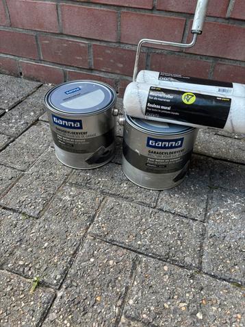 Nieuwe Verfpotten en borstels beschikbaar voor biedingen