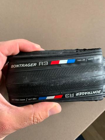 2 Bontrager racebanden R3 hard case lite 700x25 disponible aux enchères