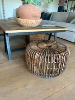 Bijzettafel / poef rotan, Ophalen, Zo goed als nieuw