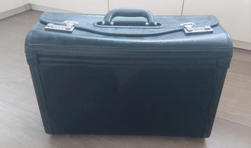 Pilotenkoffer leder nieuw  beschikbaar voor biedingen