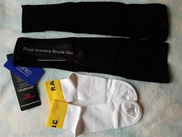 Armwarmers + fietssokken Royal Antwerp Bicycle Club, Kleding | Heren, Sportkleding, Nieuw, Hardlopen of Fietsen, Ophalen of Verzenden