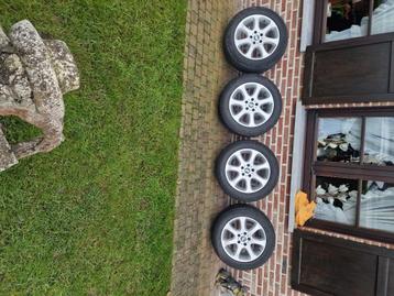 Winterbanden op aluminium velgen beschikbaar voor biedingen