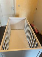 Babybed IKEA met matras, Kinderen en Baby's, Kinderkamer | Bedden, Ophalen of Verzenden, Zo goed als nieuw
