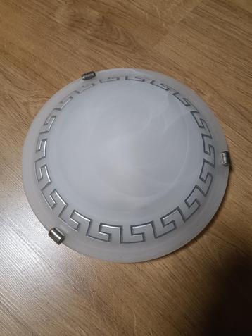 Ronde plafondlamp in goede staat  beschikbaar voor biedingen