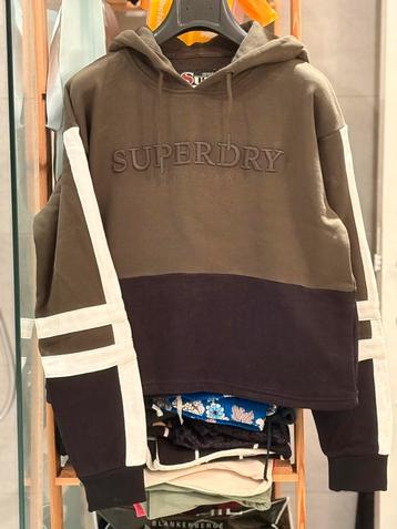 Nieuwe kakhi hoodie van Superdry (40). beschikbaar voor biedingen