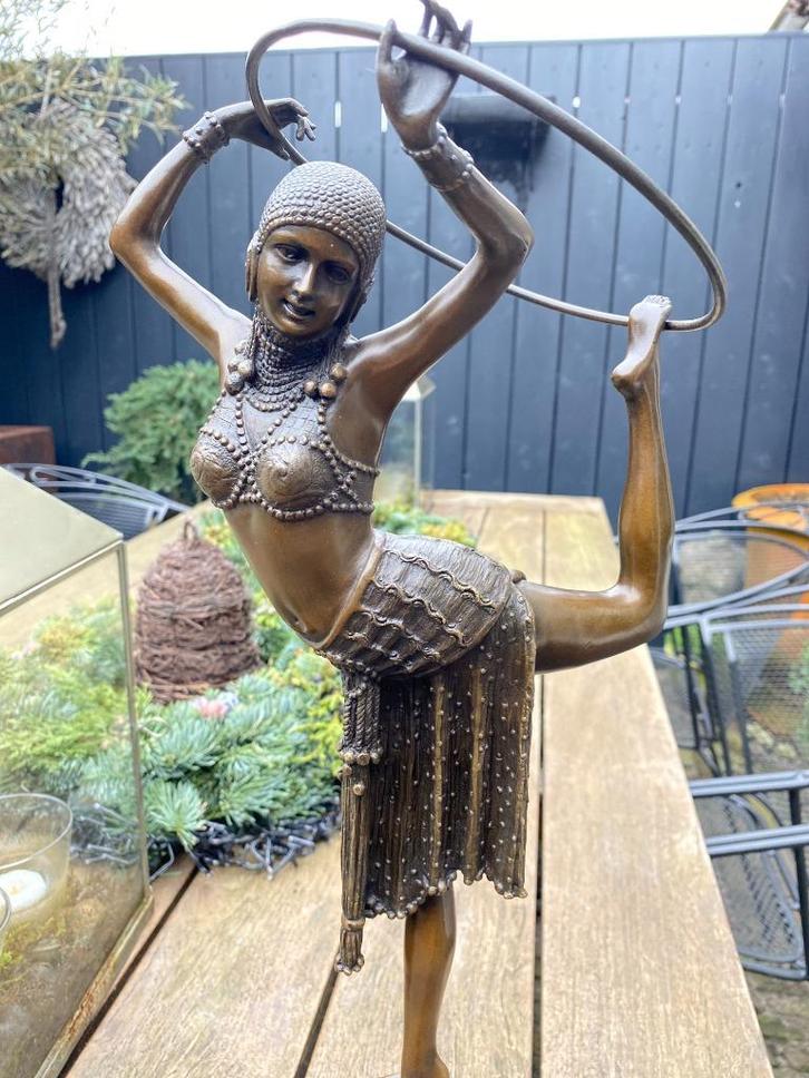 Bronzen dame met hoepel. D.H.Chiparus groot zuiver brons, Antiek en Kunst, Kunst | Beelden en Houtsnijwerken, Ophalen of Verzenden