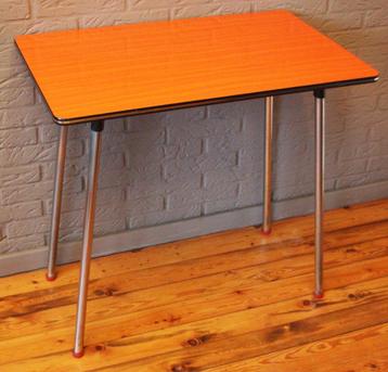 Zeldzame Oranje Formica Tafel Uit Jaren 60 beschikbaar voor biedingen