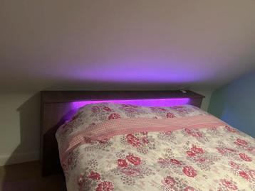 Acherwand/zijwand bed met led-verlichting beschikbaar voor biedingen