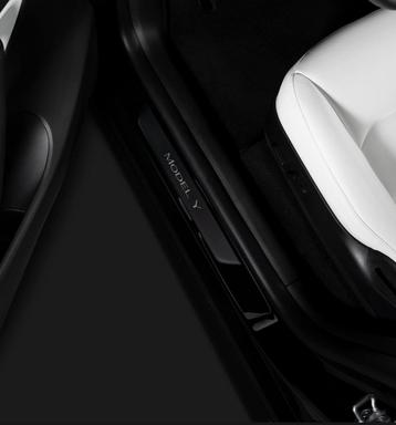 Tesla Model Y - Verlichte Dorpellijsten - NIEUW beschikbaar voor biedingen